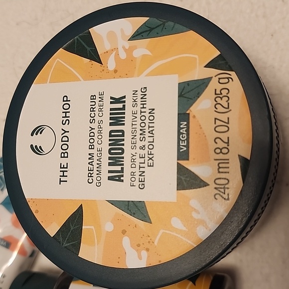 The Body Shop Bundle NWT With Full Size - 5 Items - Picture 3 of 4